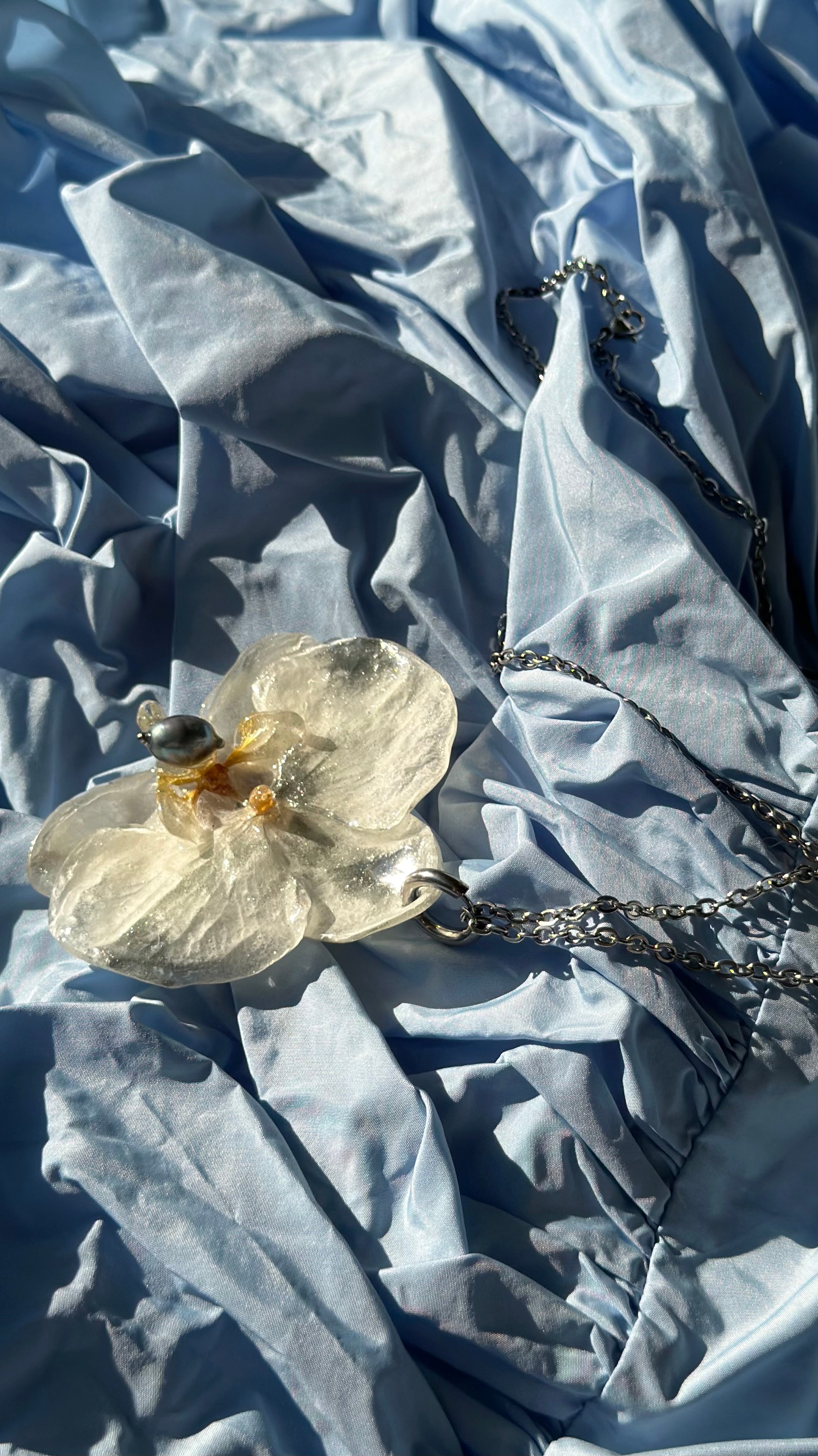 WHITE ORCHID PEARL WITH SILVER PIGMENT