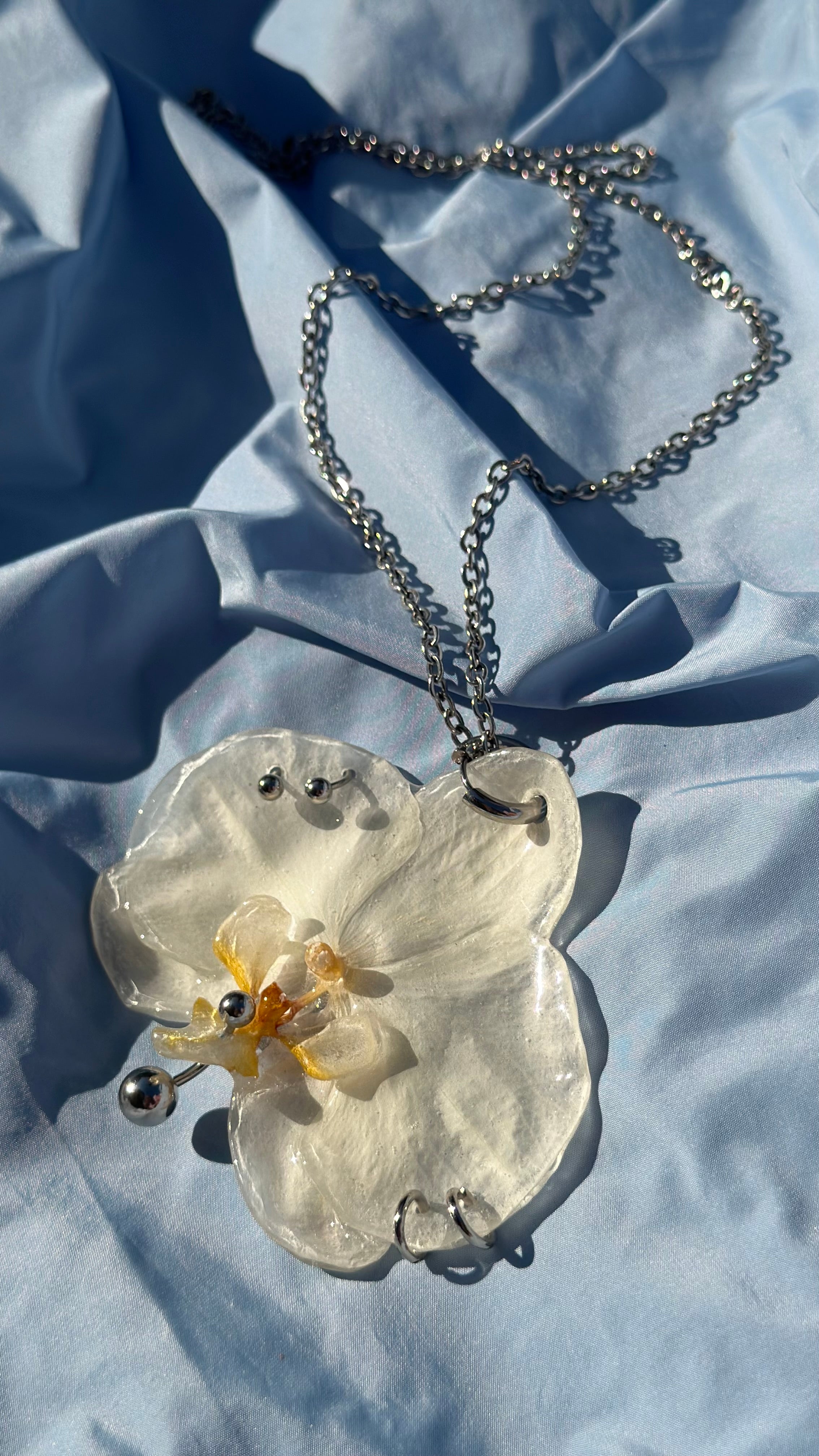 WHITE ORCHID PIERCING SILVER