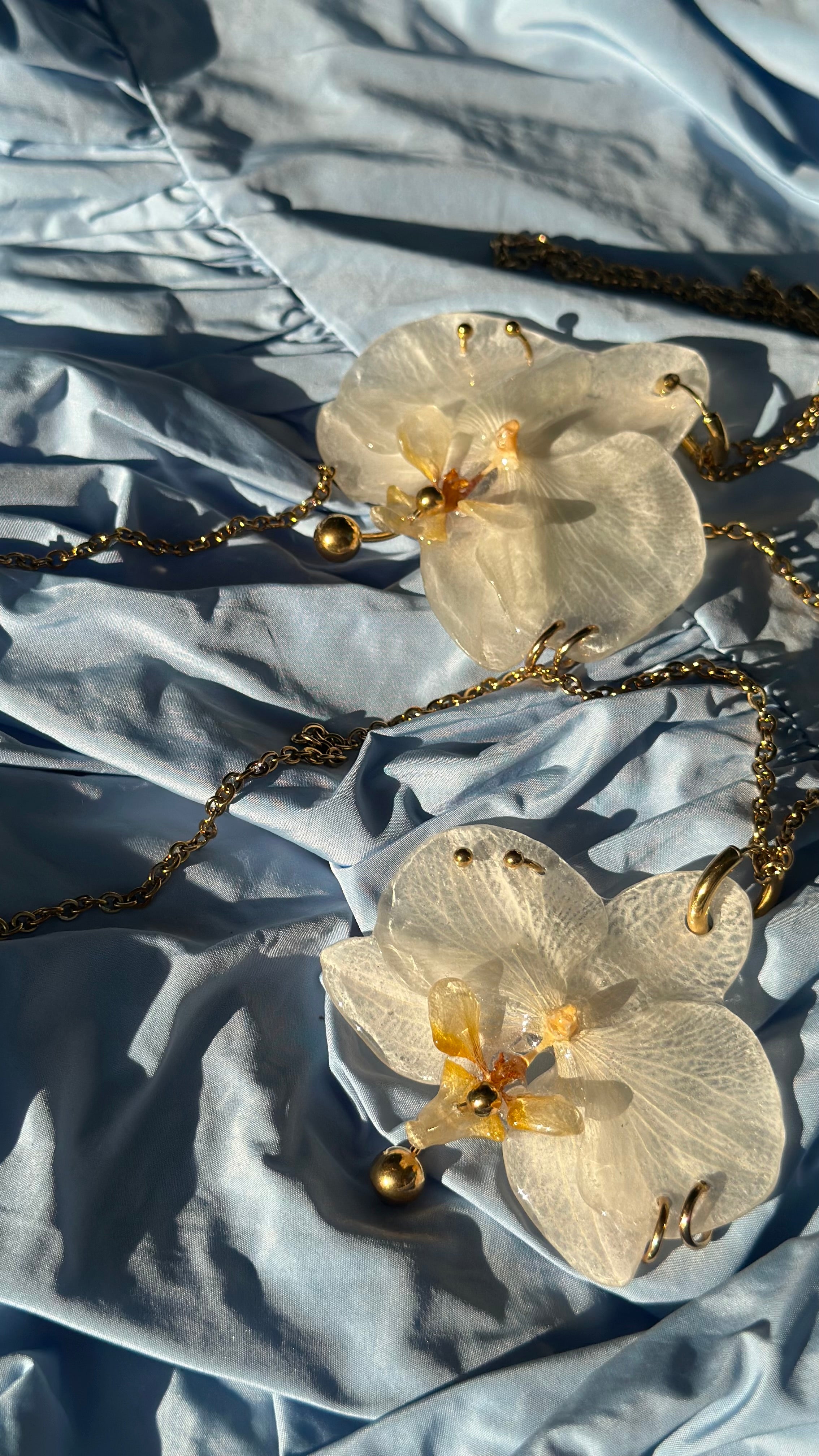 WHITE ORCHID PIERCING GOLD
