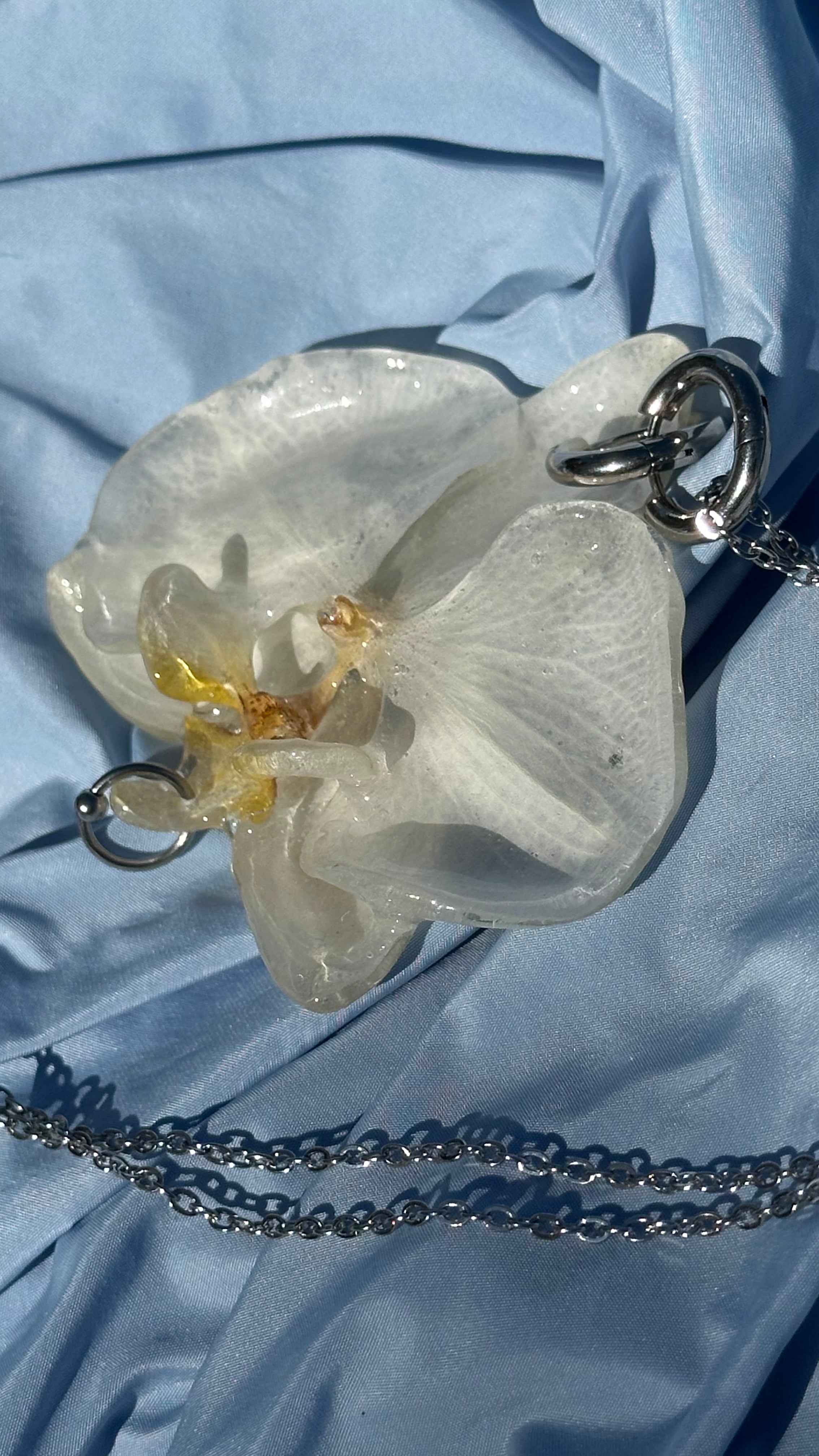 MIDDLE PIERCING ORCHID SILVER