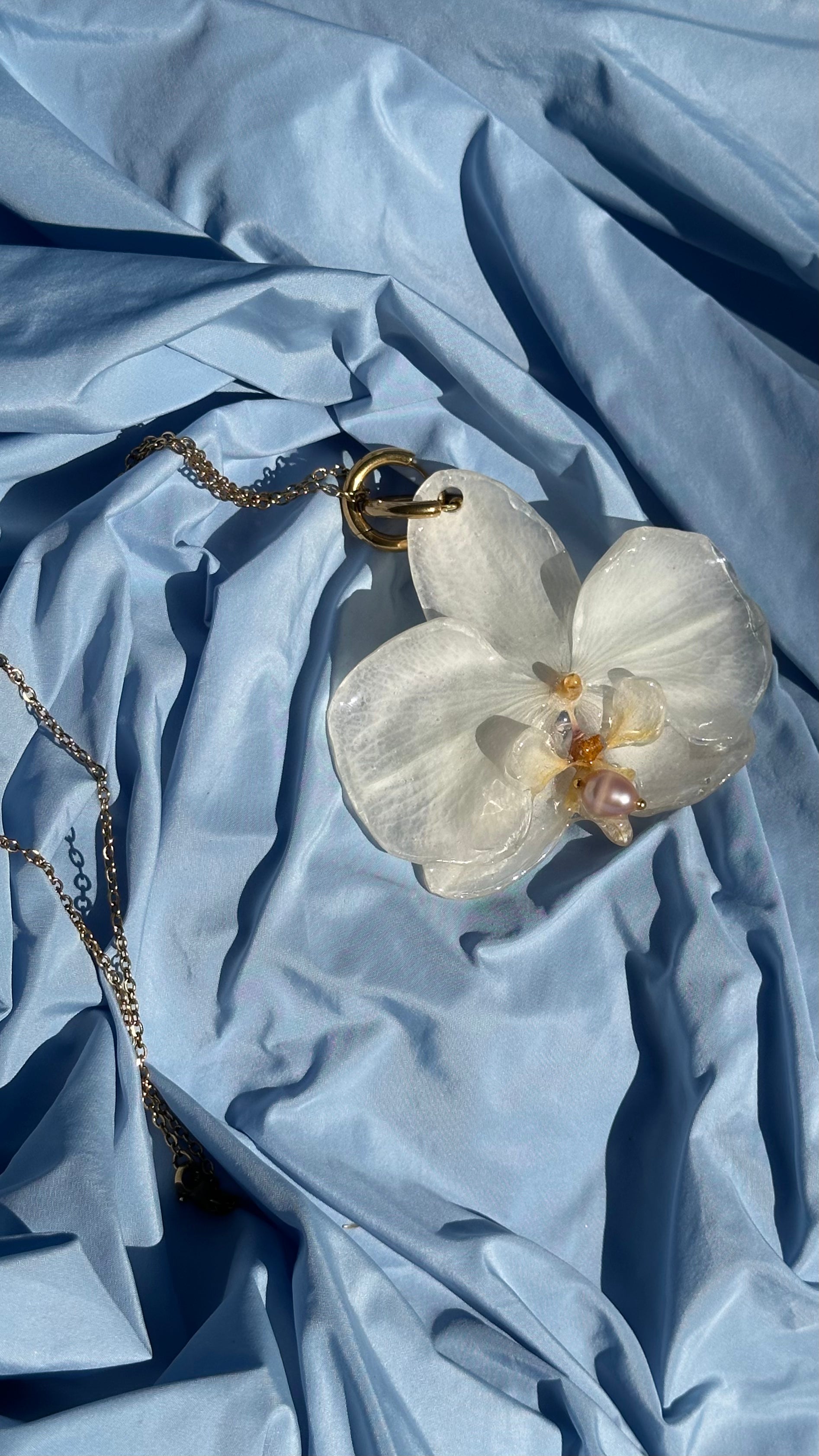 WHITE ORCHID PEARL GOLD