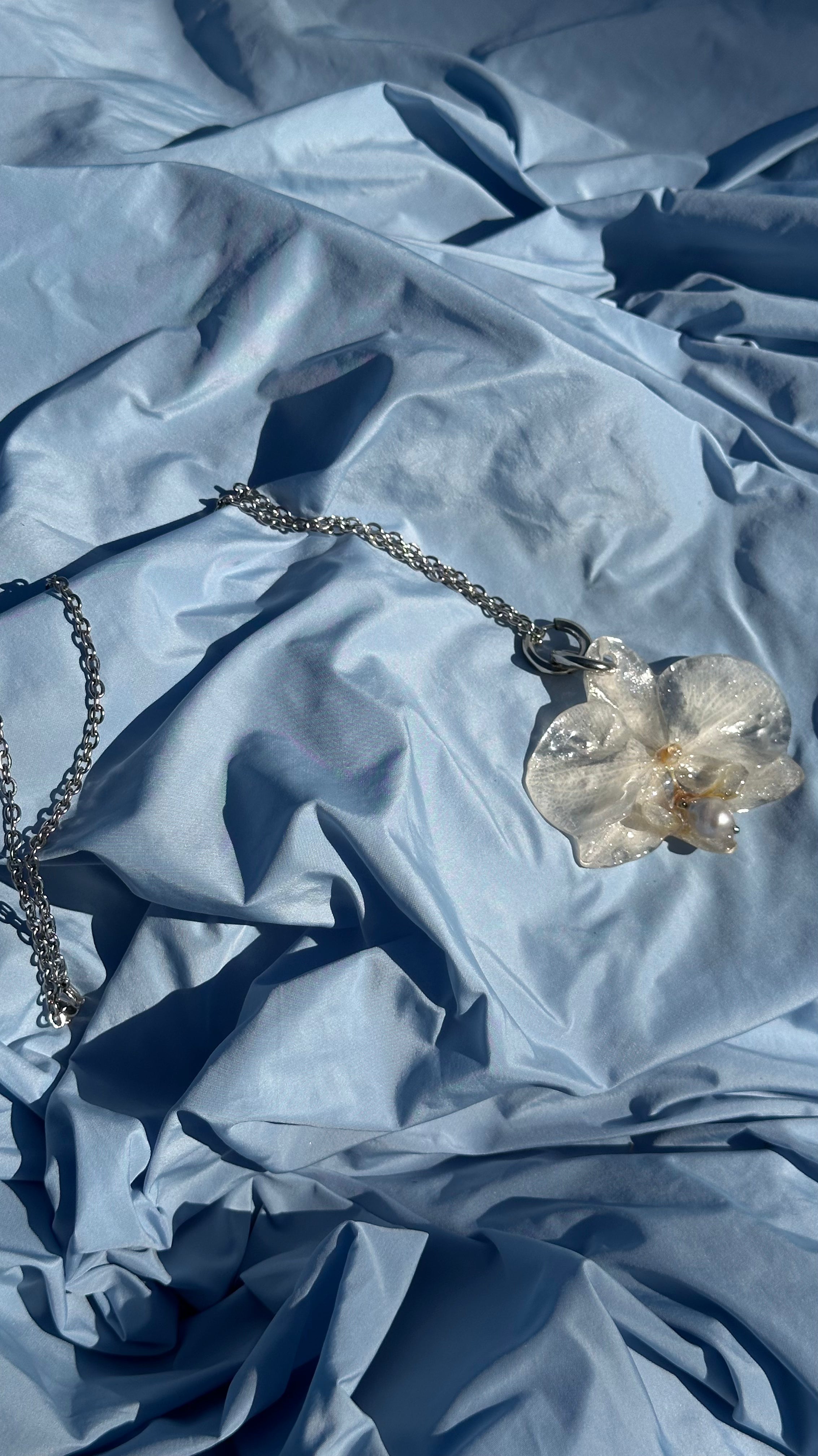 WHITE ORCHID PEARL WITH SILVER PIGMENT