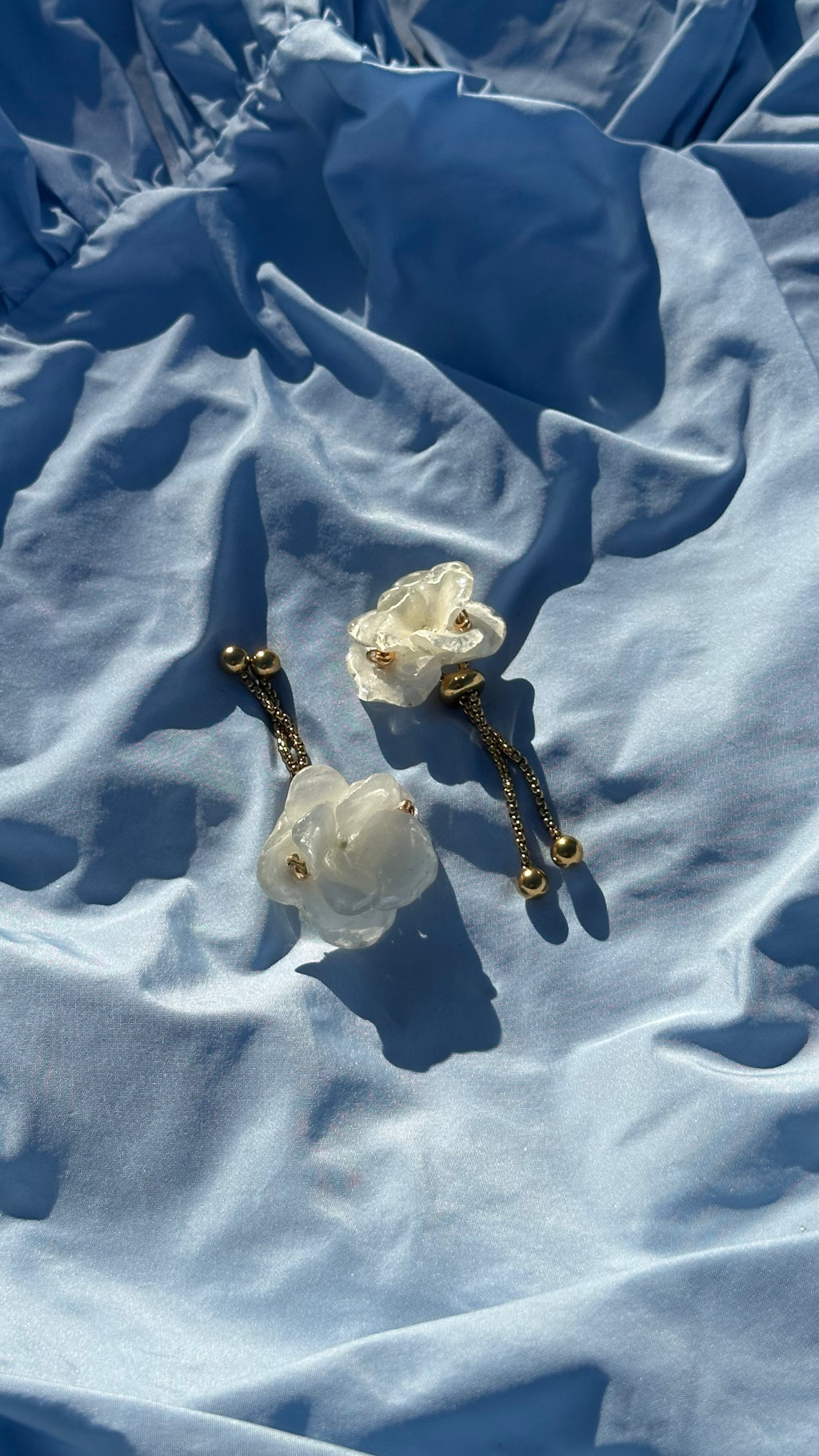 WHITE HYDRANGEA RING GOLD
