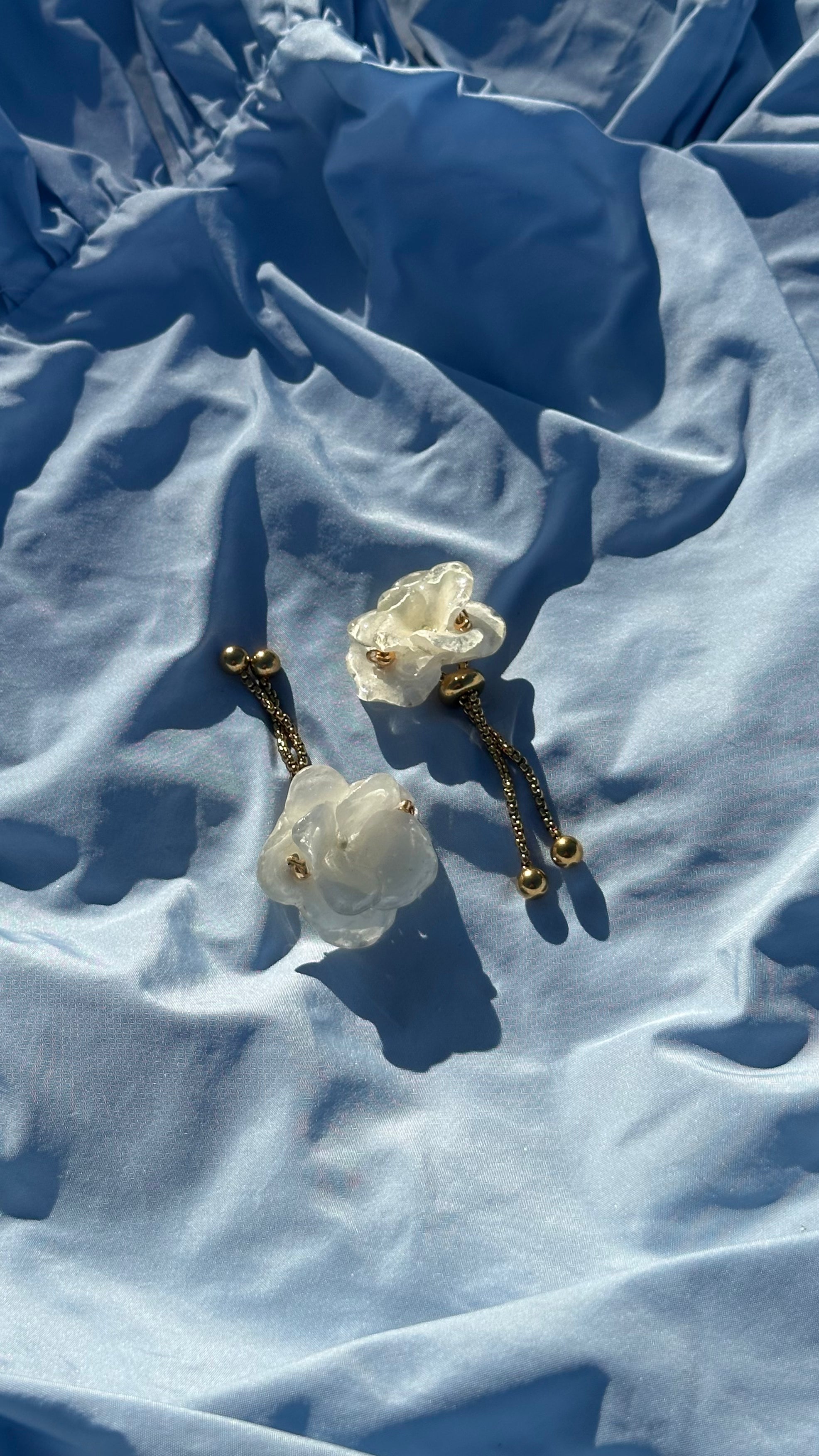 WHITE HYDRANGEA RING GOLD