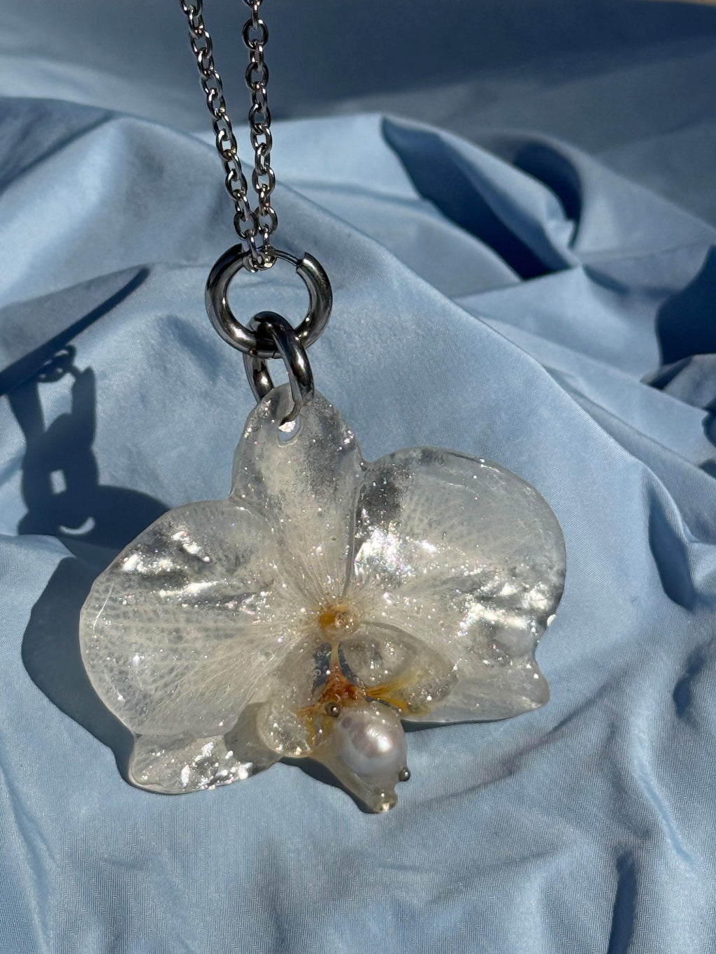 WHITE ORCHID PEARL WITH SILVER PIGMENT