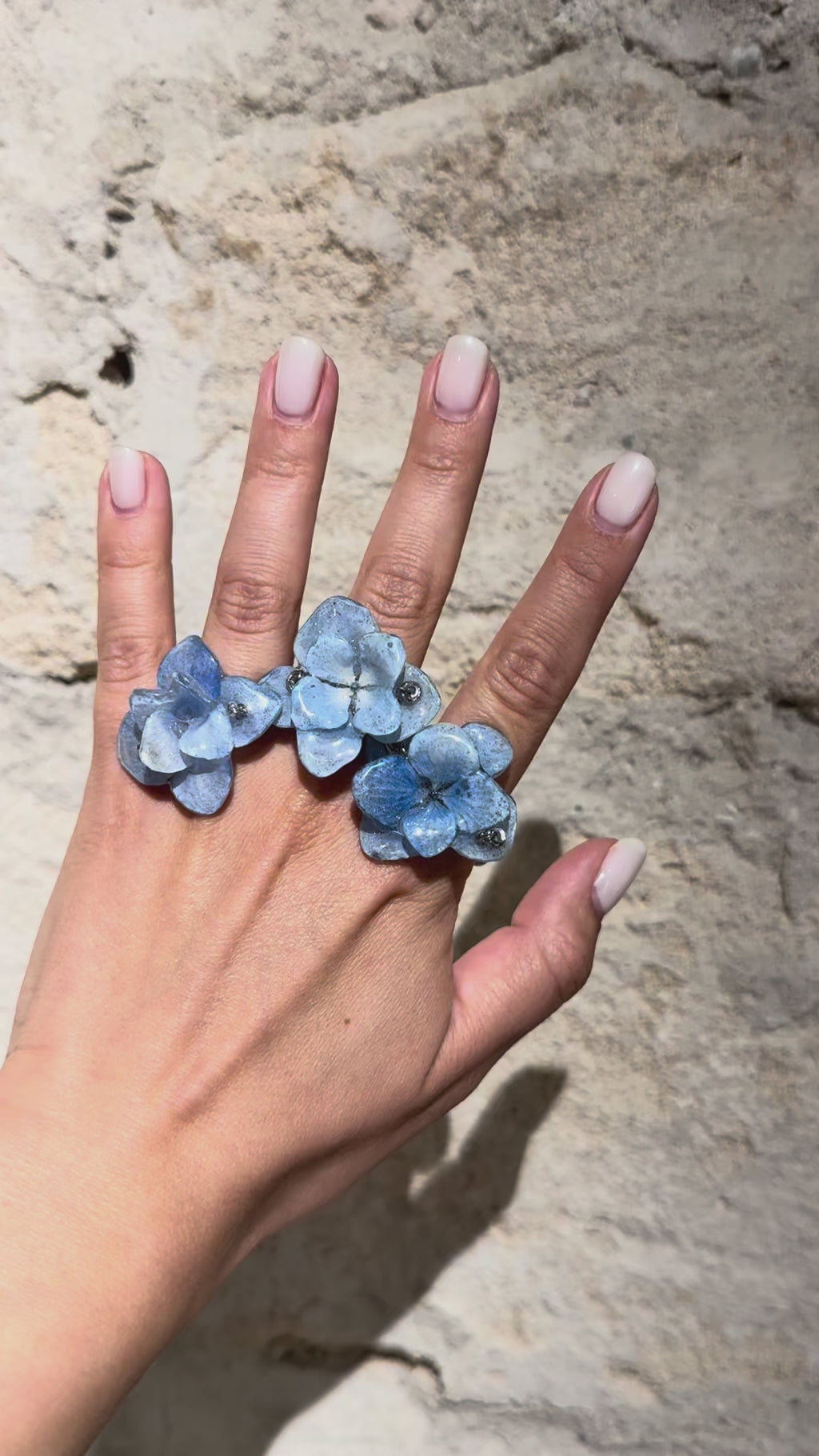 LIGHT BLUE HYDRANGEA RING